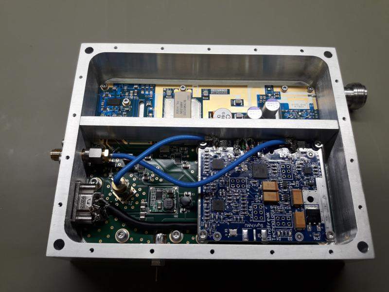 Internal view of the E-REON 200 W 433 MHz integrated RF generator