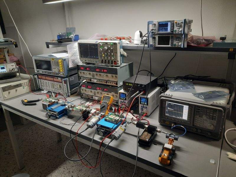 E-REON RF amplifier characterisation bench with multiple devices under test